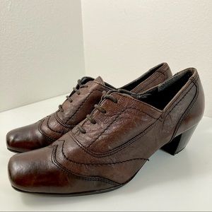 WhimsyGoth Brogue leather Brown Oxford heeled lace up shoes shooties Bata EU 37